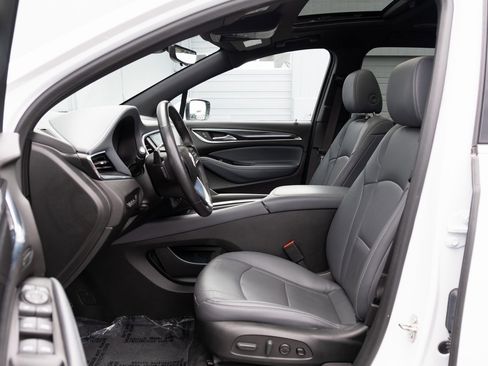 Used 2023 Buick Enclave Premium image 13