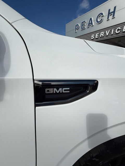 Used 2022 GMC Yukon AT4 w/ Technology Package AWD/4WD image 9