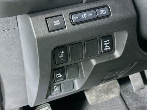 Used 2024 Nissan Frontier SV w/ SV Convenience Package image 17