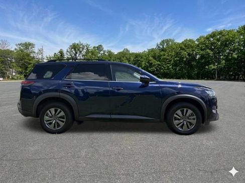 Used 2025 Nissan Pathfinder SV AWD/4WD image 10