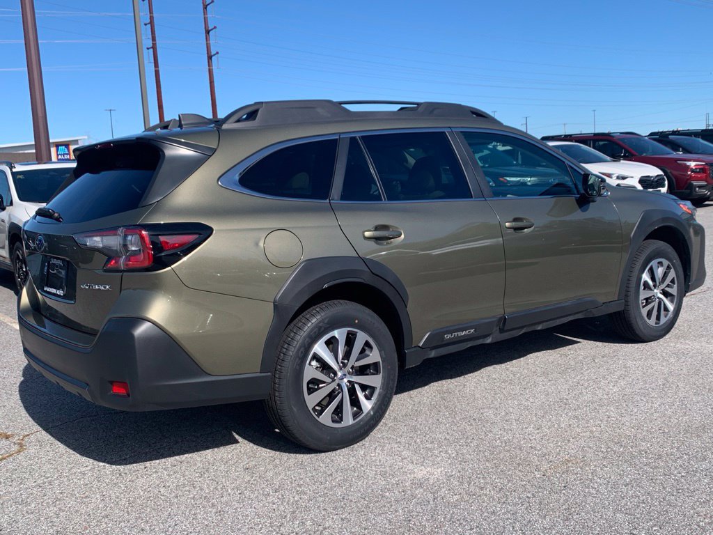 Used 2025 Subaru Outback Premium AWD/4WD image 8