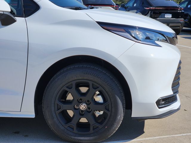 New 2026 Toyota Sienna XLE Woodland Edition AWD/4WD image 6