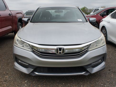 Used 2016 Honda Accord Sport image 2