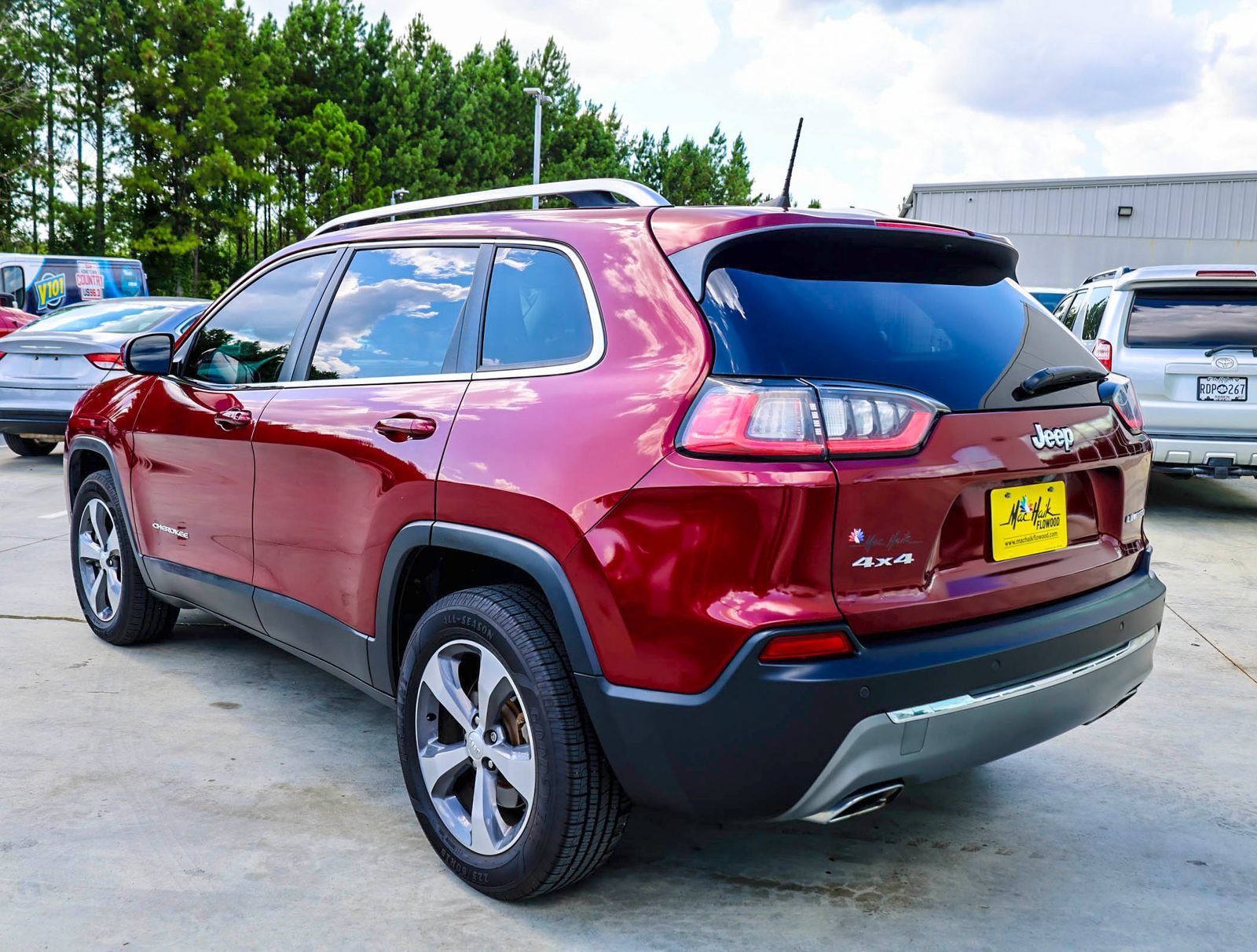 Used 2019 Jeep Cherokee Limited AWD/4WD image 3