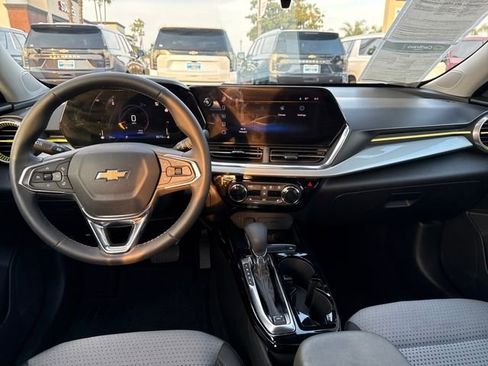 Certified 2024 Chevrolet Trax LT w/ Sunroof Package image 12