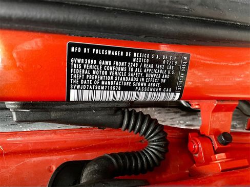 Used 2019 Volkswagen Beetle 2.0T SE image 30