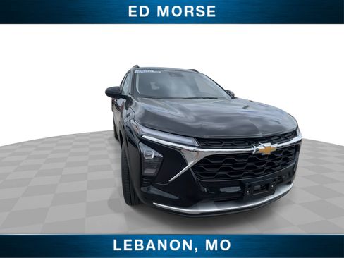 Certified 2025 Chevrolet Trax LT w/ LT Convenience Package FWD image 2