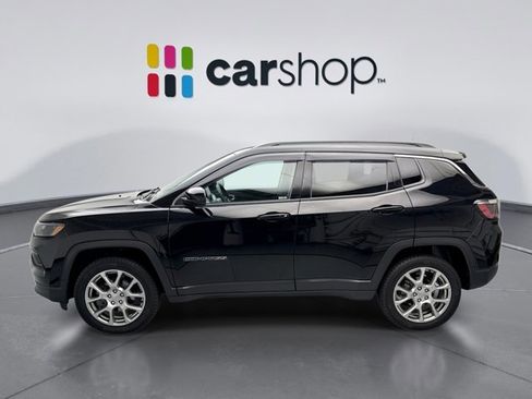 Used 2022 Jeep Compass Latitude image 2