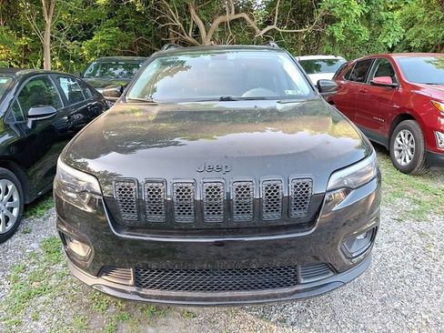 Used 2019 Jeep Cherokee Latitude Plus AWD/4WD image 2