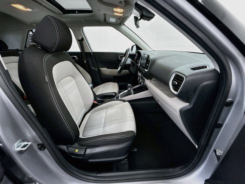 Used 2025 Hyundai Venue SEL FWD image 31