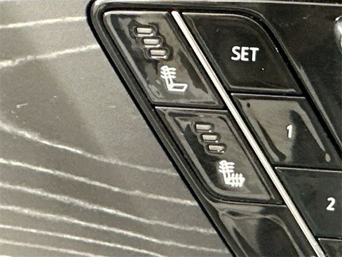 Used 2024 Cadillac Lyriq Luxury image 17