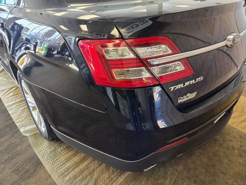 Used 2018 Ford Taurus SE image 11
