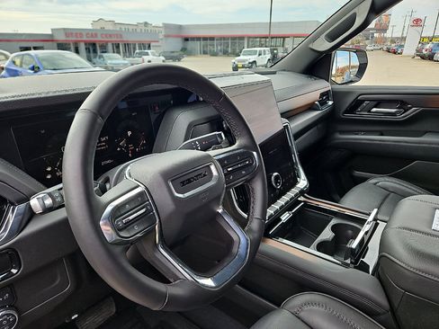 Used 2025 GMC Yukon Denali image 12