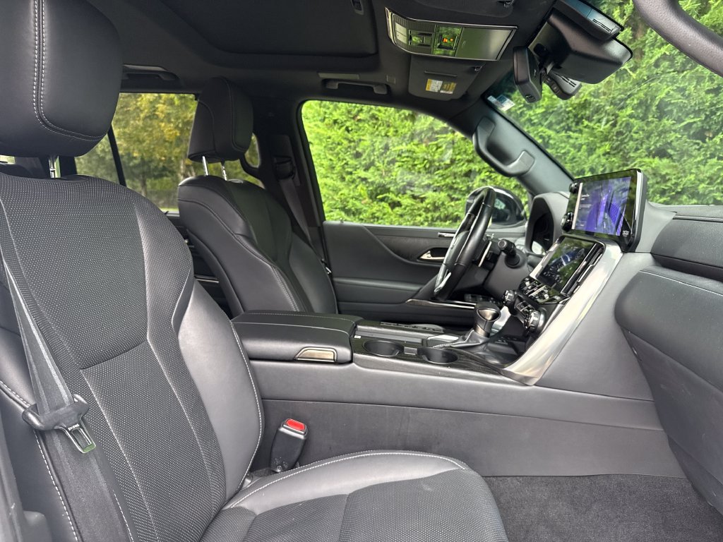 Used 2023 Lexus LX 600 4WD w/ Appearance Package image 16