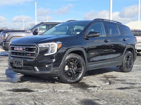 Used 2022 GMC Terrain AT4 image 2