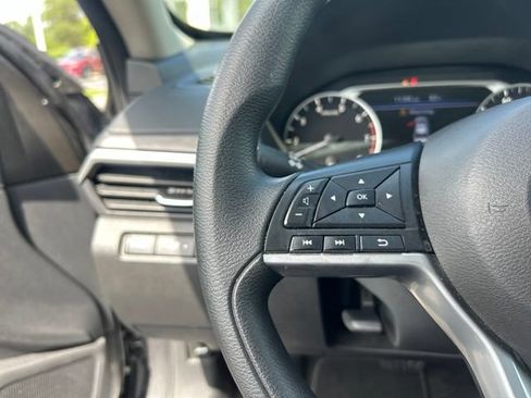 Used 2025 Nissan Altima 2.5 SV FWD image 19