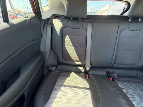 Used 2025 Chevrolet Trax LT image 38