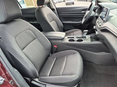 Used 2025 Nissan Altima 2.5 SV FWD image 31