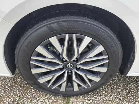 Used 2025 Nissan Altima 2.5 SV FWD image 10