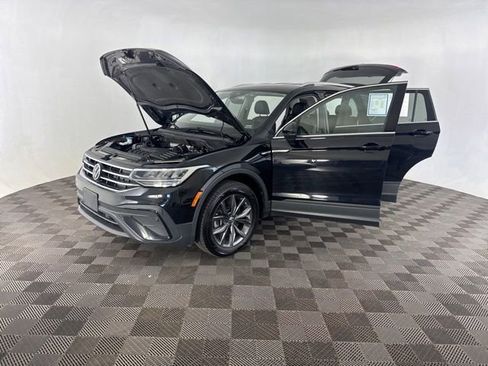Used 2022 Volkswagen Tiguan SE AWD/4WD image 10