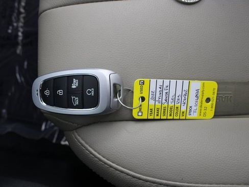 Used 2022 Hyundai Santa Fe SEL w/ Convenience Package image 7