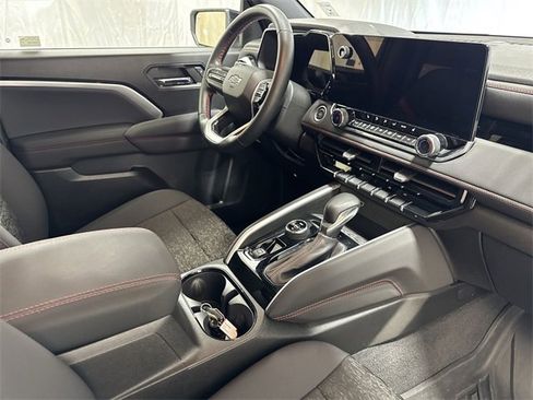 Used 2024 Chevrolet Colorado Z71 w/ Z71 Convenience Package 2 image 26