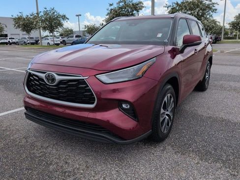 Used 2023 Toyota Highlander XLE FWD image 8