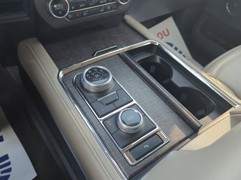 Used 2021 Ford Expedition Limited image 23