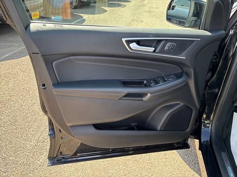 Used 2018 Ford Edge Titanium w/ Equipment Group 301A AWD/4WD image 7