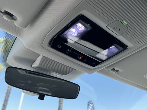 Certified 2025 Volkswagen Tiguan S FWD image 27