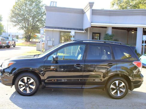 Used 2017 Subaru Forester 2.5i Premium w/ All-Weather Package image 4