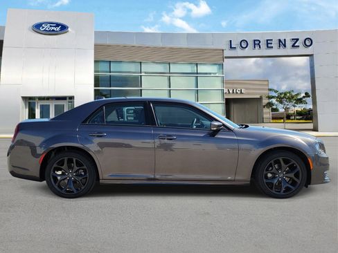 Used 2023 Chrysler 300 Touring L RWD image 4