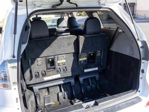 Used 2015 Toyota Sienna SE image 20