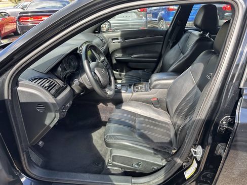 Used 2018 Chrysler 300 S image 17
