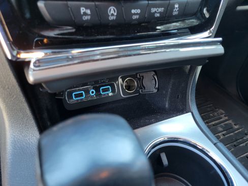 Used 2020 Jeep Grand Cherokee Altitude AWD/4WD image 18