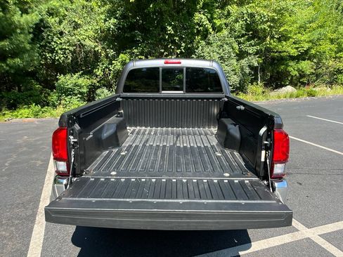 Certified 2022 Toyota Tacoma SR5 w/ SR5 Appearance Package (SM) AWD/4WD image 22