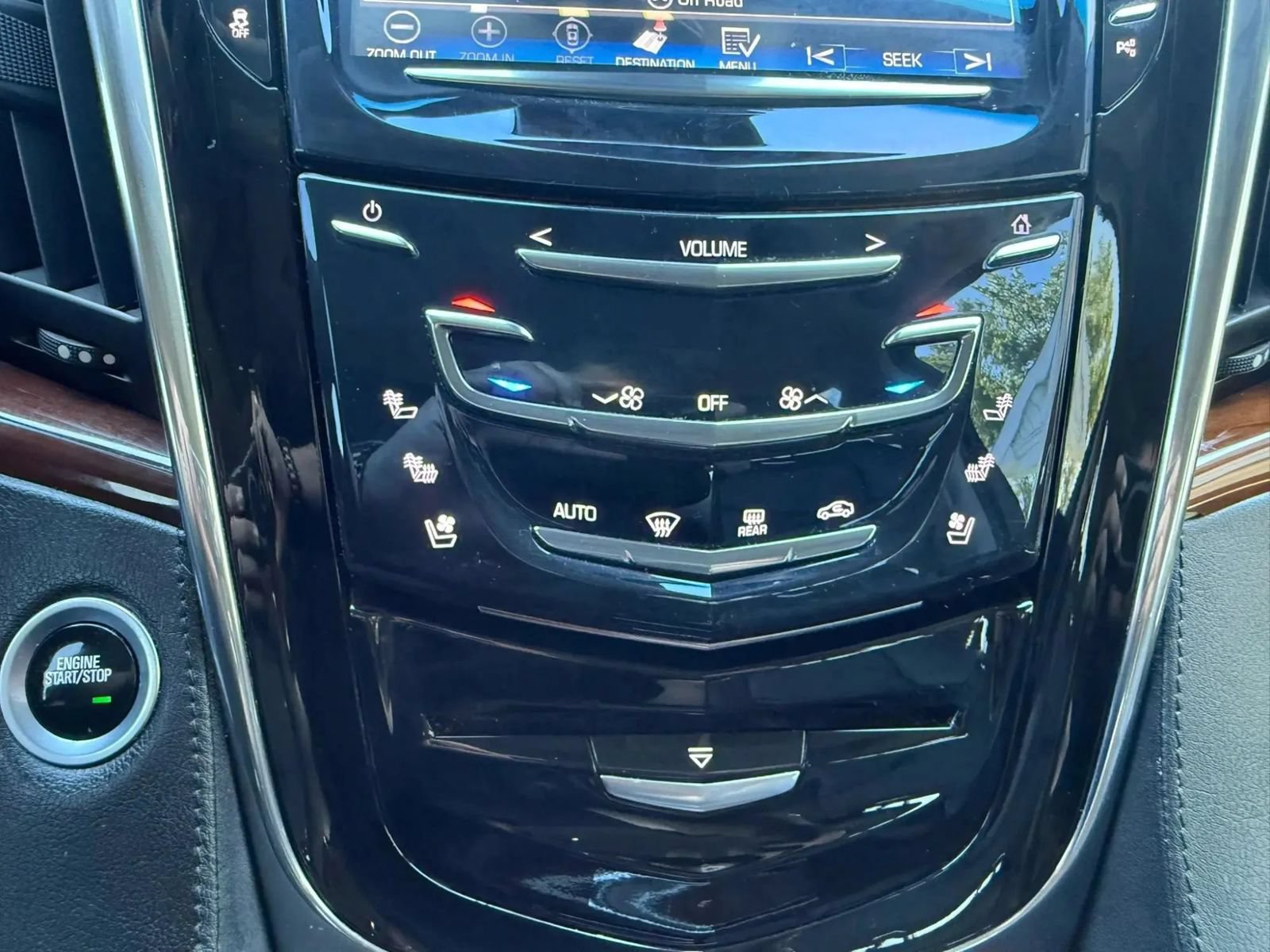 Used 2018 Cadillac Escalade Luxury AWD/4WD image 26