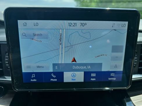 Used 2022 Ford Explorer Limited w/ Equipment Group 301A AWD/4WD image 25