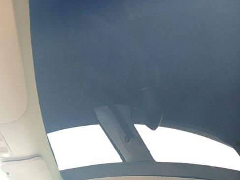 Used 2022 Tesla Model Y Long Range image 11