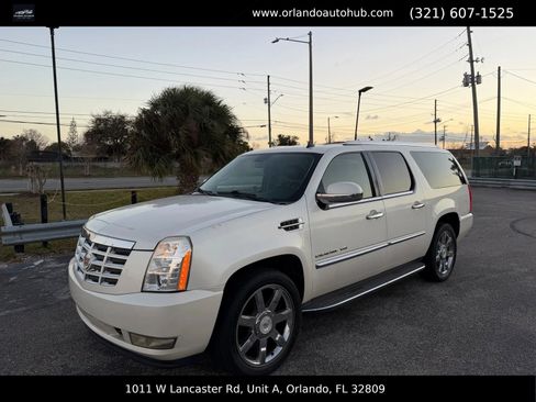 Used 2011 Cadillac Escalade ESV Luxury RWD image 1