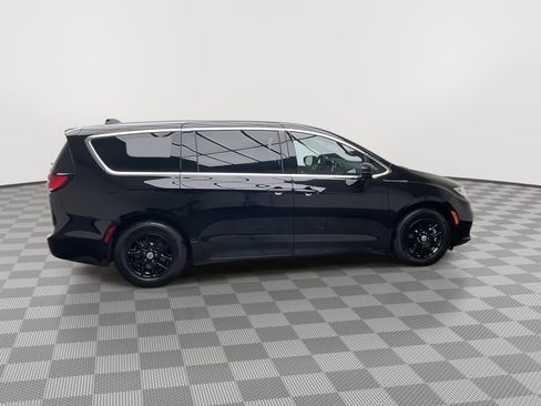 Used 2025 Chrysler Pacifica Select FWD image 39