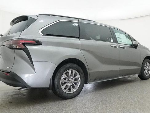 New 2026 Toyota Sienna XLE FWD image 11