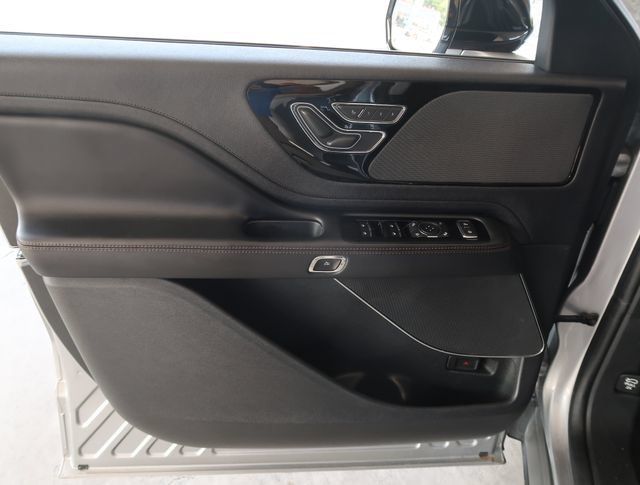 Used 2021 Lincoln Aviator AWD image 19