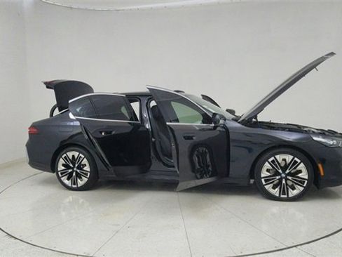 Used 2025 BMW 540i xDrive image 74