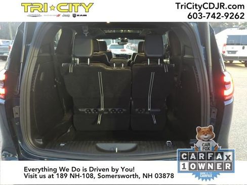 Used 2025 Chrysler Pacifica Limited image 33