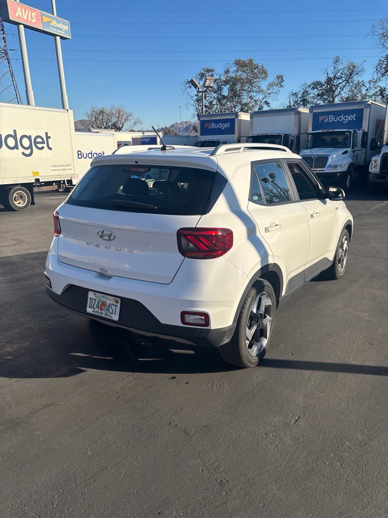 Used 2025 Hyundai Venue SEL FWD image 4