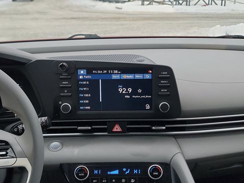 Used 2021 Hyundai Elantra SEL image 16