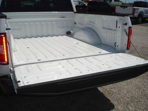 Used 2018 Ford F150 XL w/ Equipment Group 101A Mid AWD/4WD image 14