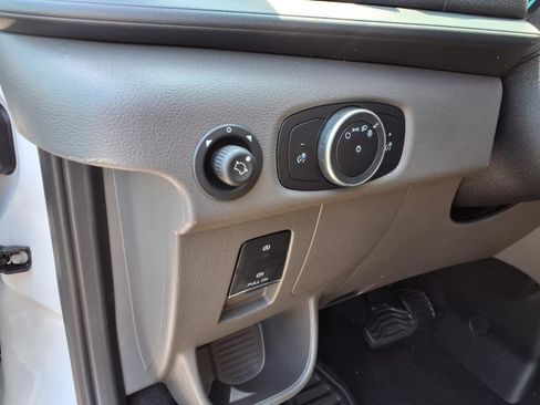 New 2025 Ford Transit 250 148 Medium Roof image 12