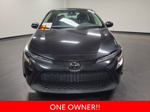 Used 2022 Toyota Corolla LE image 3